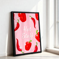 Le tableau accroché en situation dans un intérieur meublé.