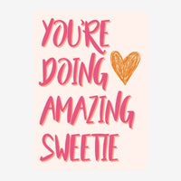 Affiche avec texte en lettres roses épaisses « You're doing amazing sweetie » accompagné d'un petit cœur orange au traits.