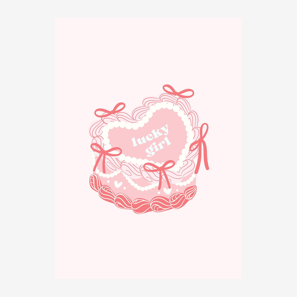 Gâteau rose et blanc à plusieurs étages orné de rubans, avec le texte "lucky girl" au centre, style graphique rétro.