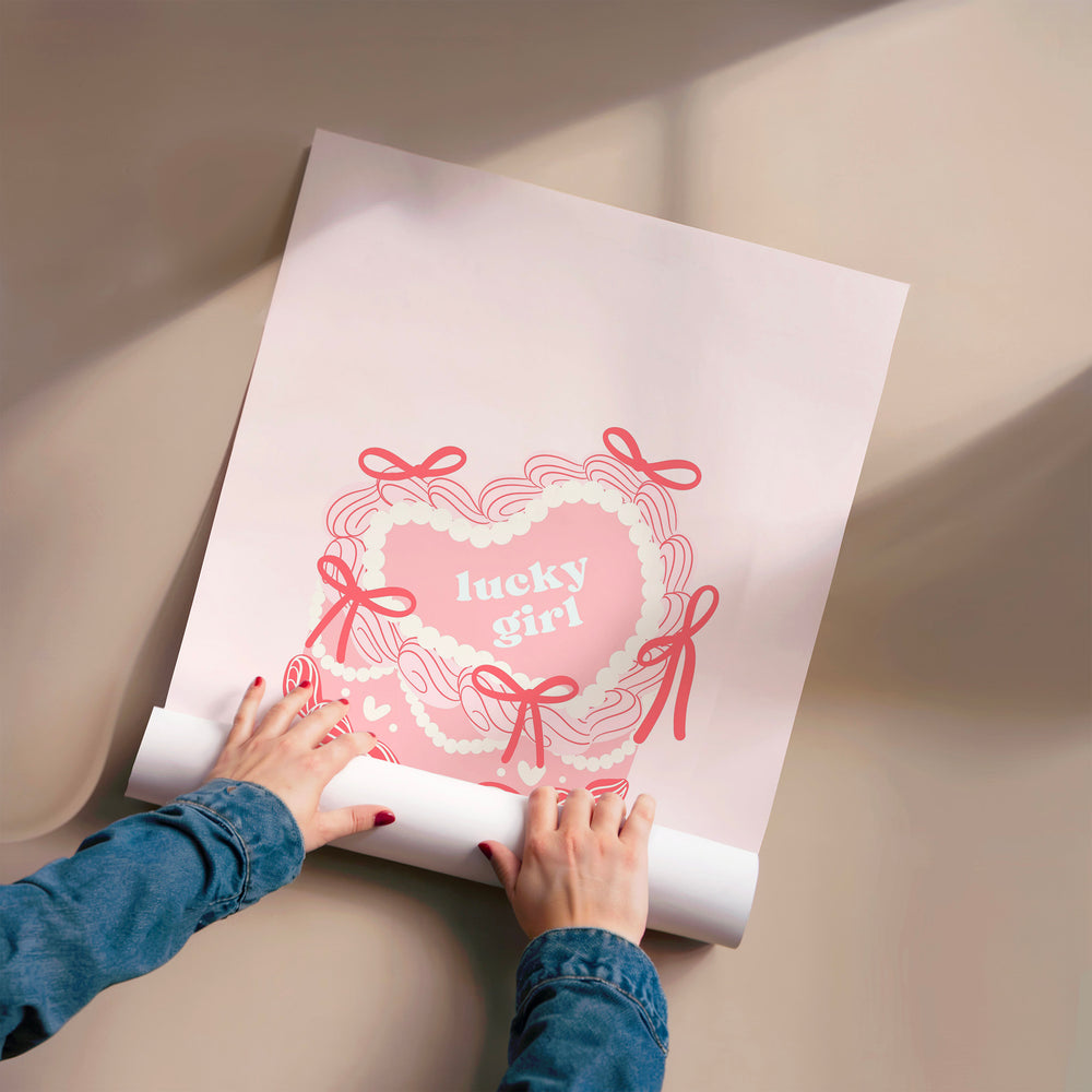 L'impression présentée en poster, sans encadrement, sur un mur neutre.