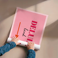 L'impression présentée en poster, sans encadrement, sur un mur neutre.