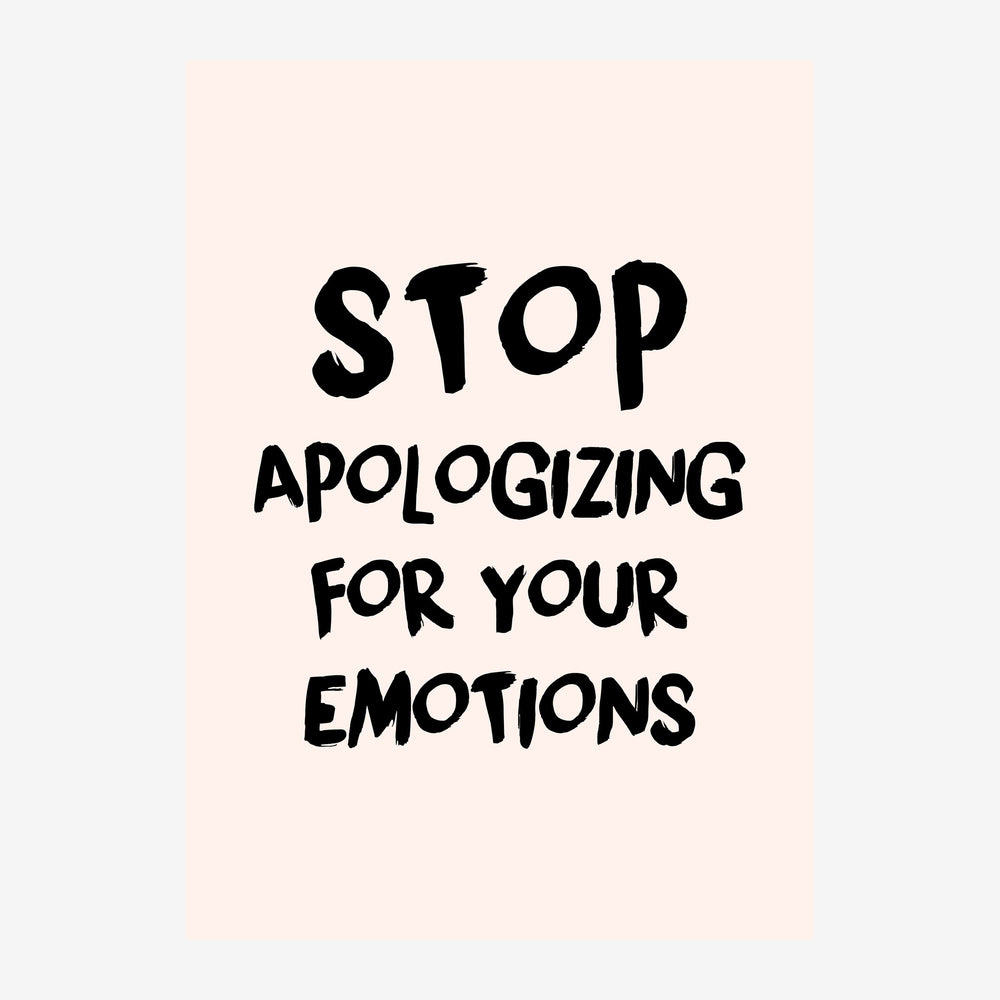 Affiche typographique rose poudré et noir avec le texte « STOP APOLOGIZING FOR YOUR EMOTIONS » en lettres manuscrites.