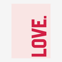 Affiche abstraite aux lettres roses et rouges géométriques sur fond rose poudré, dans un style pop-art rétro.