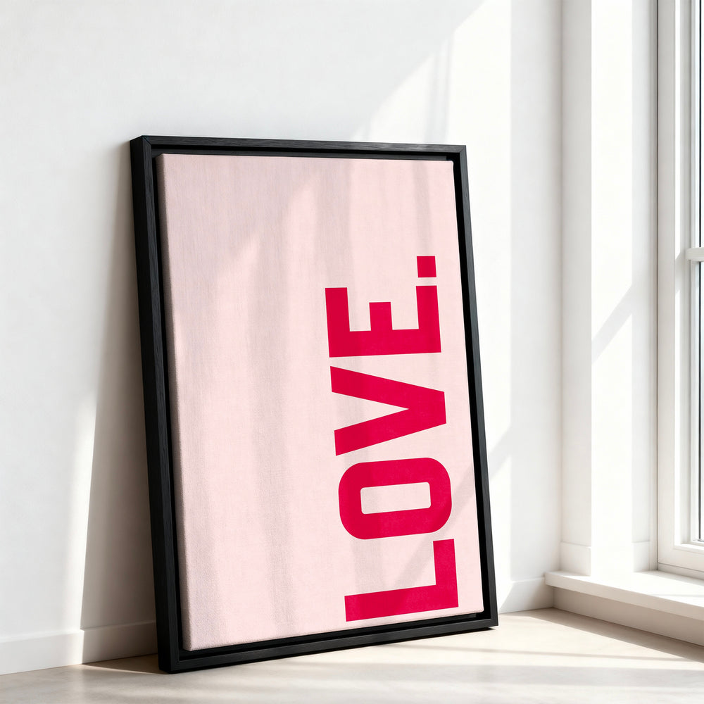 Le tableau accroché en situation dans un intérieur meublé.