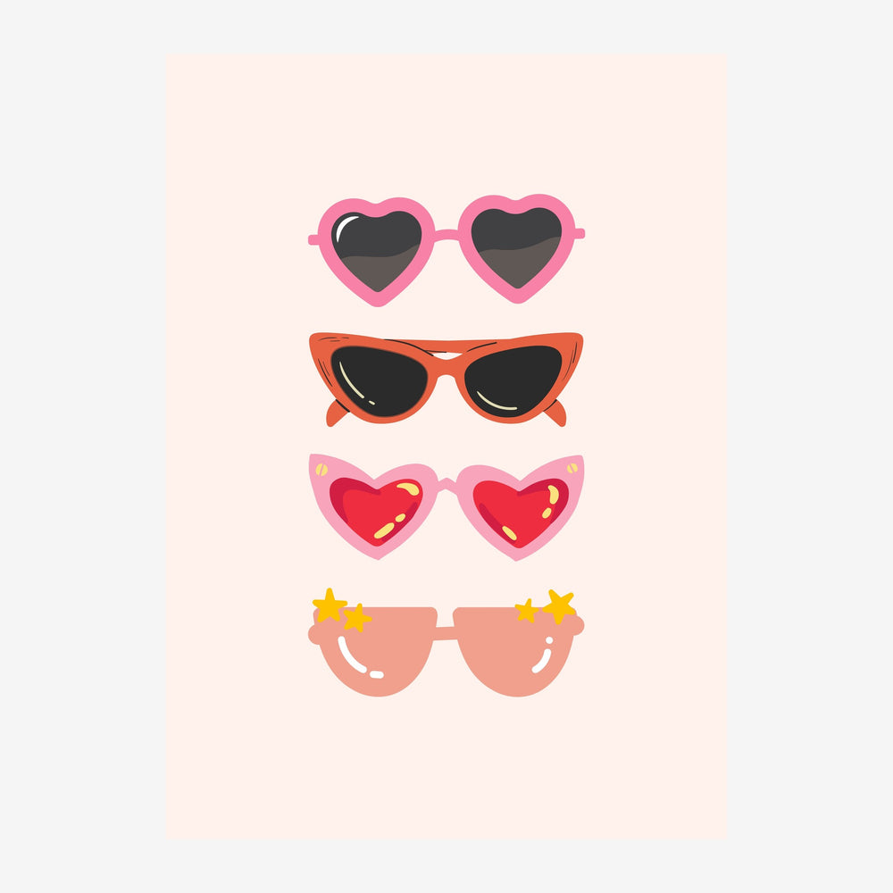 Quatre paires de lunettes stylisées alignées verticalement : cœurs rose pâle, cat-eye orange, cœurs rouges perlés, et verres.