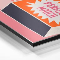 Gros plan de la matière : le tirage contrecollé sur aluminium Dibond mat, tranche visible.