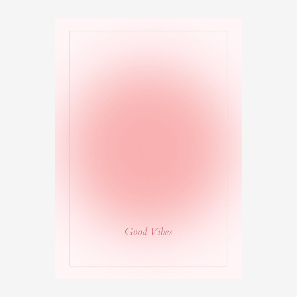 Affiche minimaliste sur fond rose dégradé avec la mention « Good Vibes » en typographie italique fine.