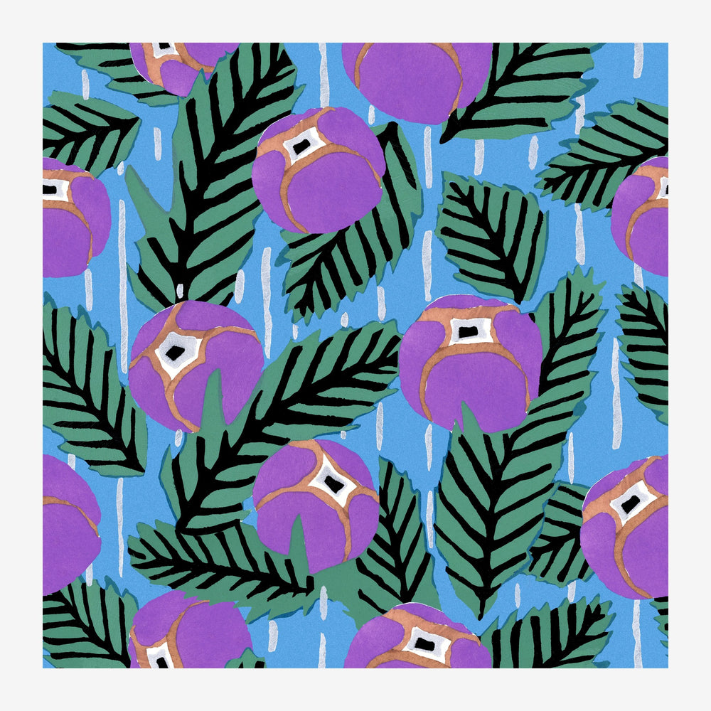Motif répétitif de trois oiseaux violets stylisés perchés sur des feuilles noires et vertes sur fond bleu ciel parsemé de.