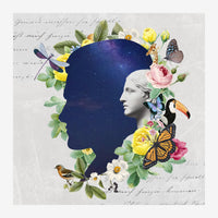 Collage composé d'une silhouette de profil remplie de ciel étoilé bleu marine, entourée de fleurs colorées, papillons.