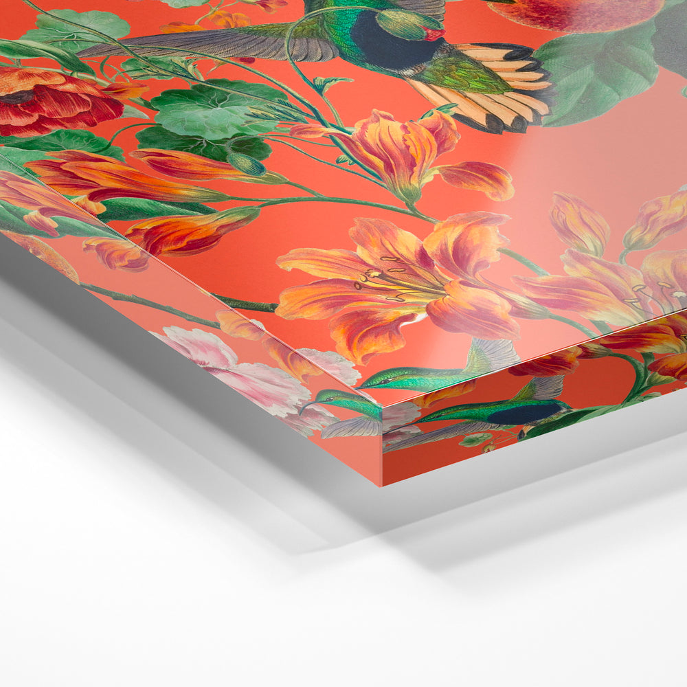 Gros plan de la matière : le tirage sous verre acrylique, tranche transparente visible.