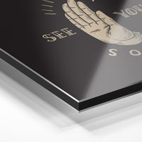 Gros plan du relief : la surépaisseur d'encre en lumière rasante sur aluminium Dibond.