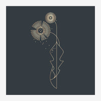 Illustration minimaliste d'une fleur de pissenlit aux deux têtes, avec tige courbe et graines s'envolant, tracée en traits.