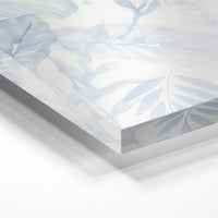 Gros plan de la matière : le tirage sous verre acrylique, tranche transparente visible.