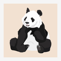 Illustration d'un panda assis, à corps noir et blanc, souriant sur un fond beige clair.