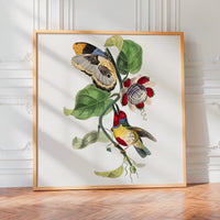 Le tableau accroché en situation dans un intérieur meublé.
