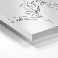 Gros plan de la matière : le tirage sous verre acrylique, tranche transparente visible.
