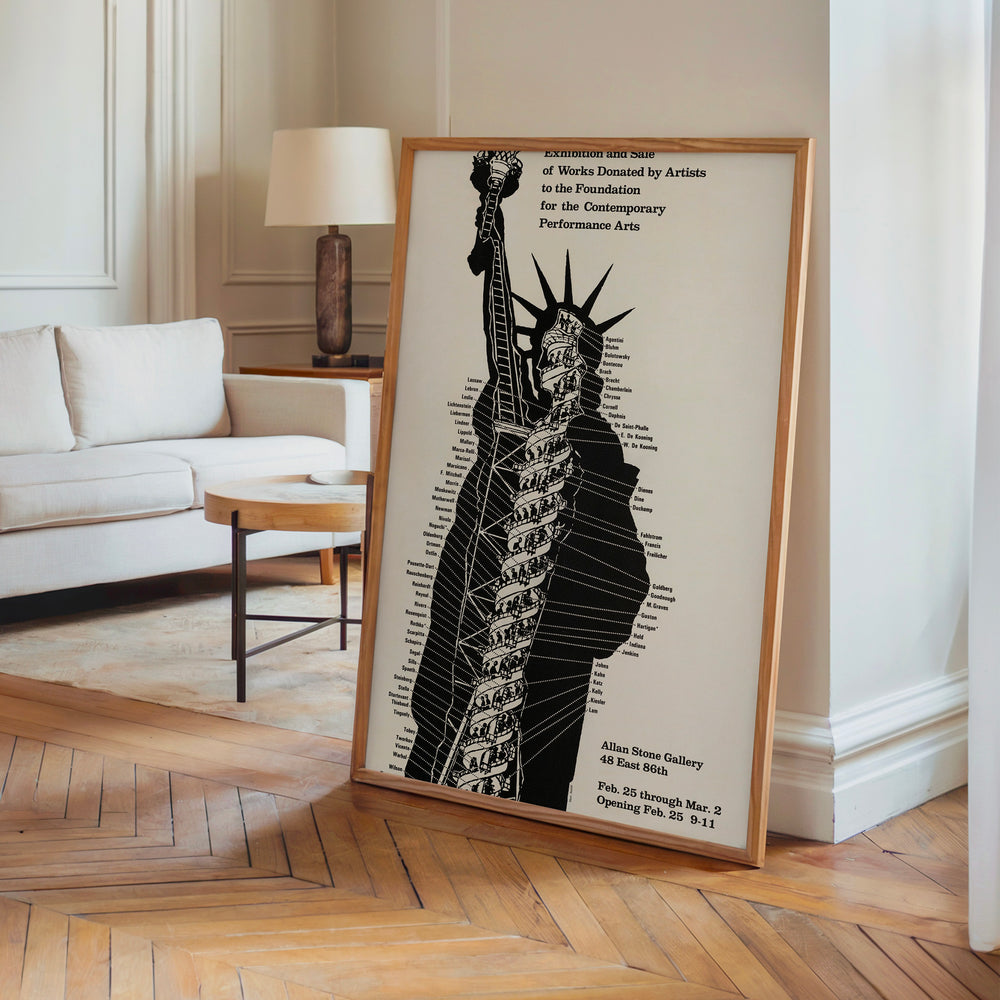 Le tableau accroché en situation dans un intérieur meublé.