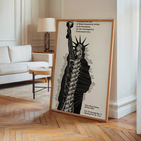 Le tableau accroché en situation dans un intérieur meublé.