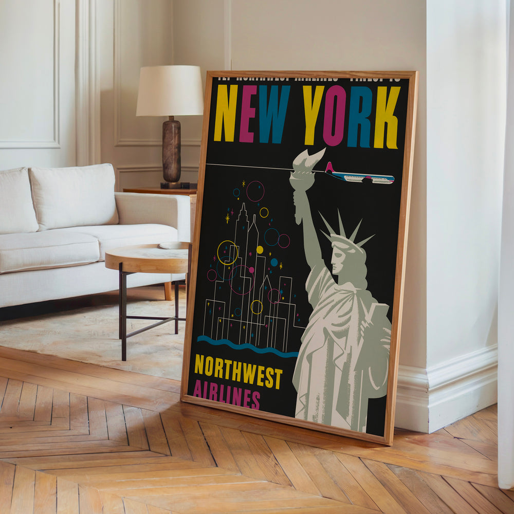 Le tableau accroché en situation dans un intérieur meublé.