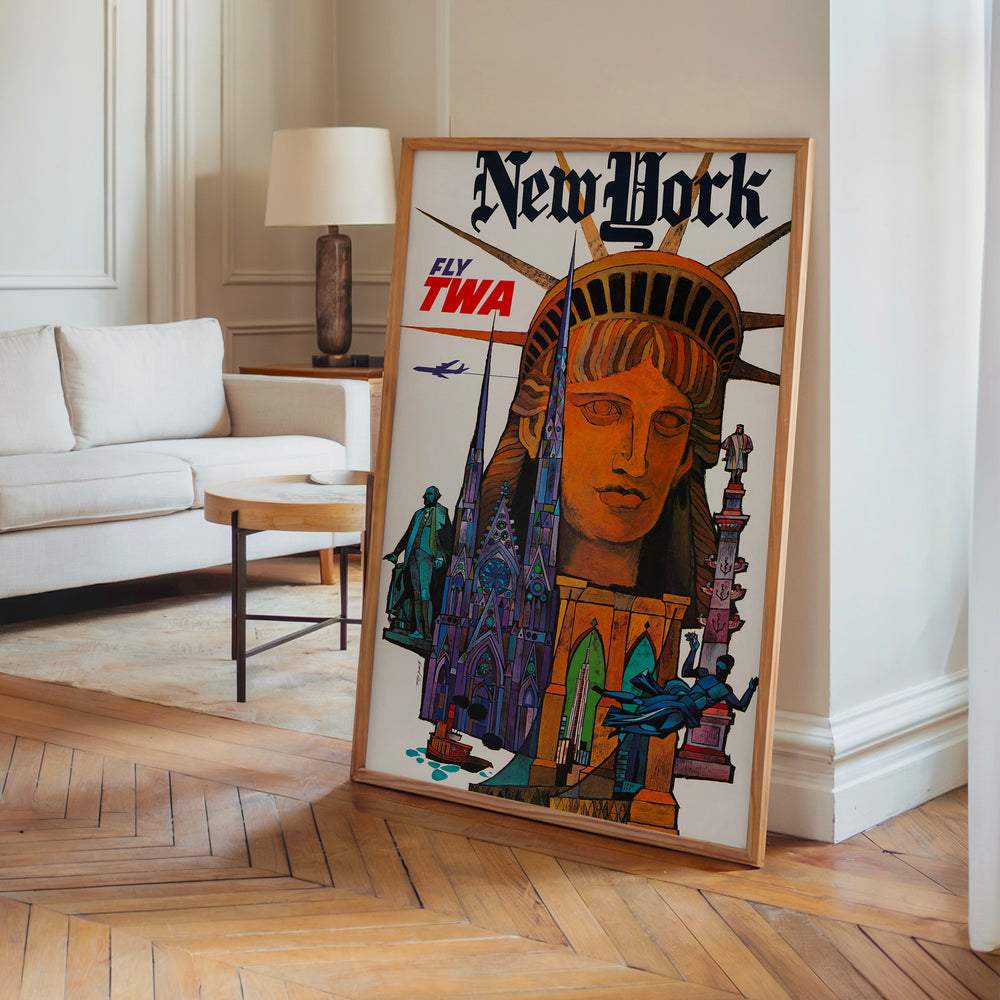 Le tableau accroché en situation dans un intérieur meublé.