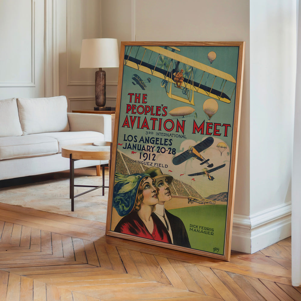 Le tableau accroché en situation dans un intérieur meublé.