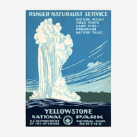 Affiche vintage représentant un geyser blanc et crème jaillissant sur un fond bleu ciel, avec du texte « Ranger Naturalist.