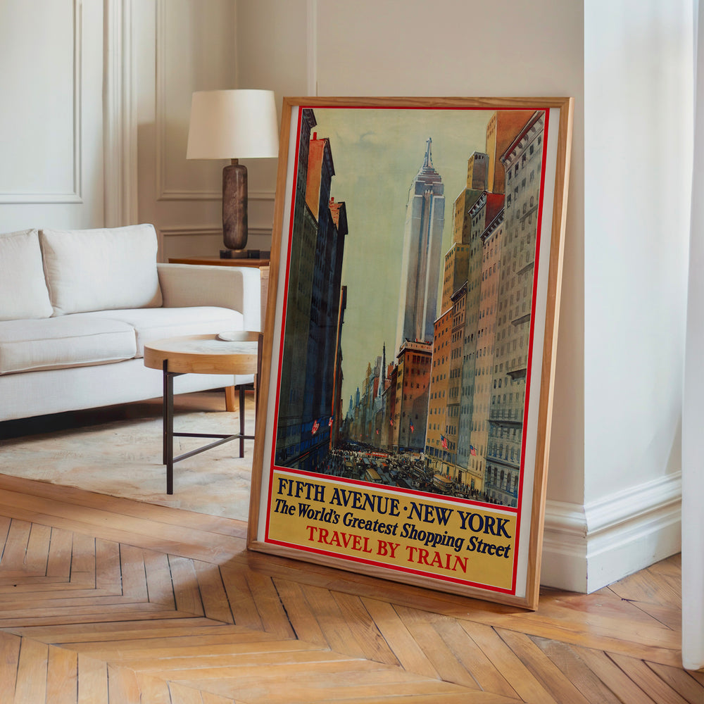 Le tableau accroché en situation dans un intérieur meublé.