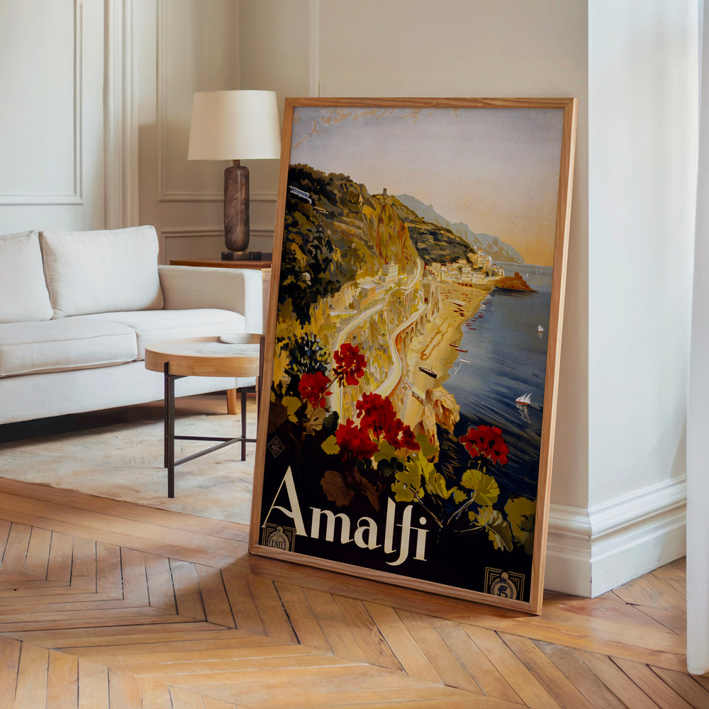 Le tableau accroché en situation dans un intérieur meublé.