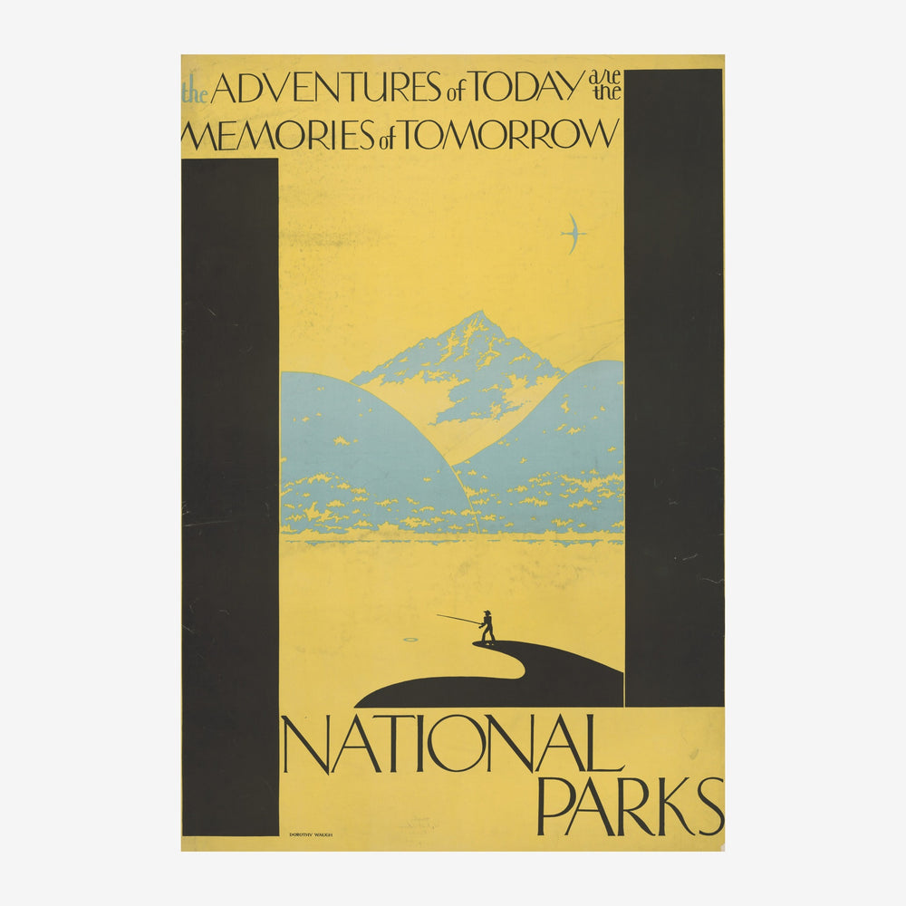 Affiche vintage aux couleurs or et noir représentant un paysage montagneux avec un voyageur en silhouette au bord d'un lac.