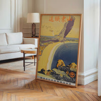 Le tableau accroché en situation dans un intérieur meublé.