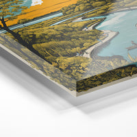 Gros plan de la matière : le tirage sous verre acrylique, tranche transparente visible.