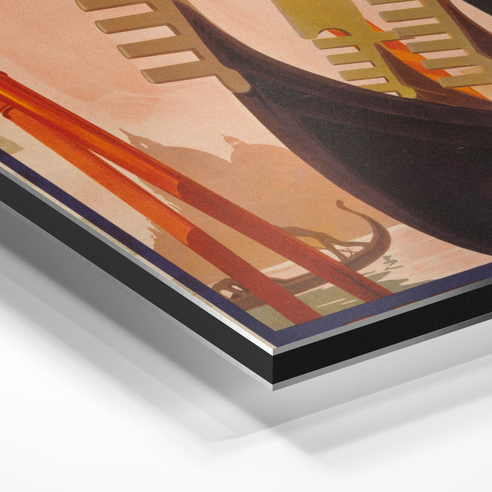 Gros plan de la matière : le tirage contrecollé sur aluminium Dibond mat, tranche visible.