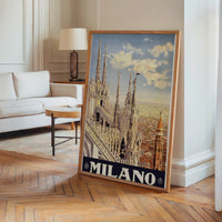 Le tableau accroché en situation dans un intérieur meublé.