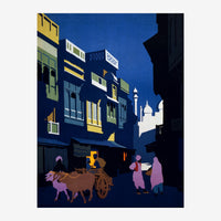 Illustration d'une rue de nuit orientale aux façades bleu marine ponctuées de fenêtres jaunes, avec silhouettes rose mauve.