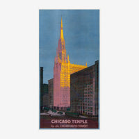 Affiche vintage représentant le Chicago Temple illuminé au coucher de soleil, entouré de buildings gris, avec ciel bleu et.