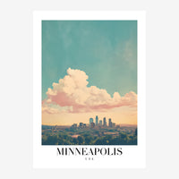 Affiche vintage montrant une ville avec gratte-ciels sous un ciel bleu-vert aux nuages blancs, paysage verdoyant en.
