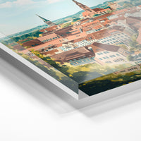 Gros plan de la matière : le tirage sous verre acrylique, tranche transparente visible.