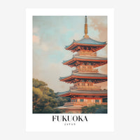 Affiche représentant une pagode asiatique aux toits terracotta et bleu, entourée de végétation, sous un ciel nuageux clair.