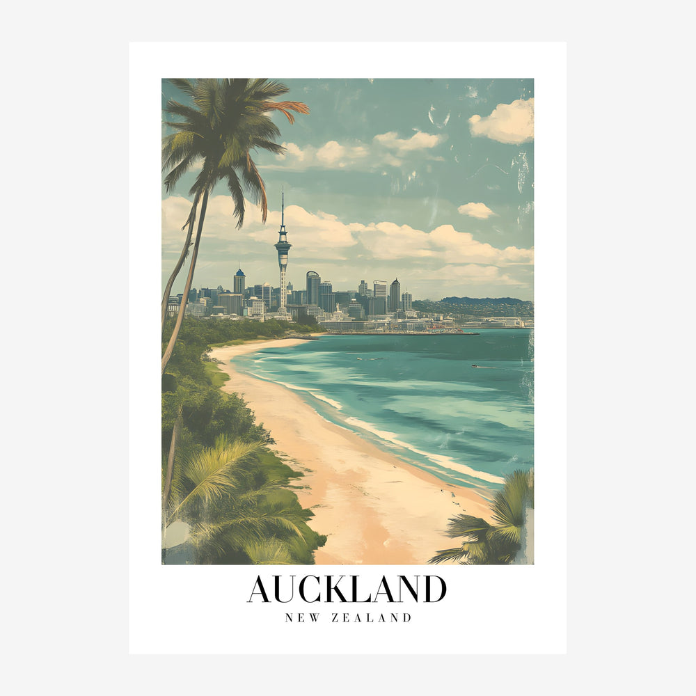Affiche de voyage vintage représentant une plage de sable fin avec des palmiers au premier plan, un océan turquoise, et une.