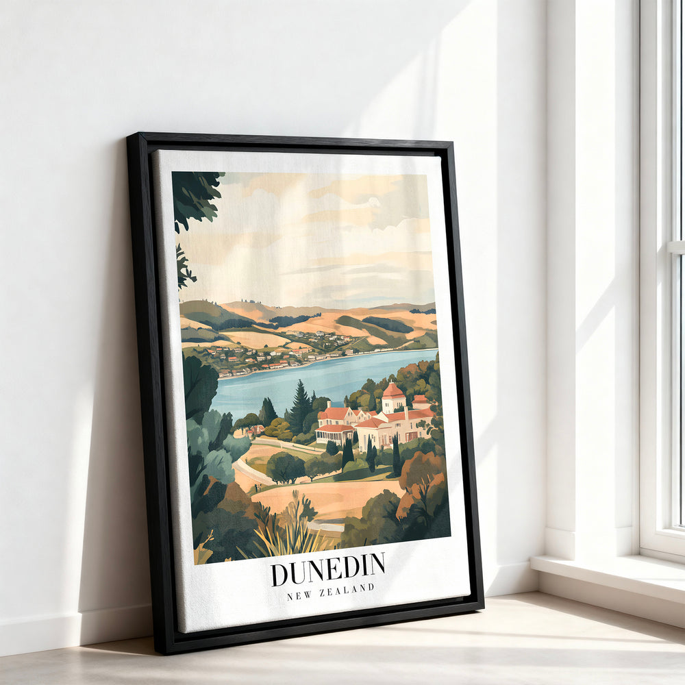 Le tableau accroché en situation dans un intérieur meublé.