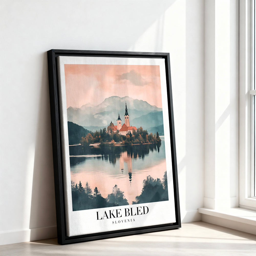 Le tableau accroché en situation dans un intérieur meublé.