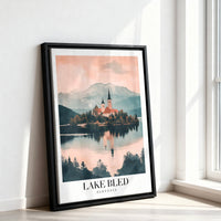 Le tableau accroché en situation dans un intérieur meublé.