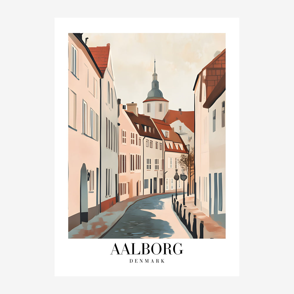 Vue perspective d'une rue pavée bordée de maisons historiques pastel et terracotta, avec une église au clocher vert en.