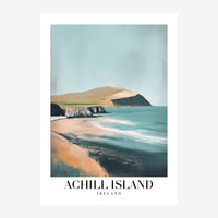 Affiche de paysage côtier montrant une plage de sable beige face à des eaux turquoise, avec des falaises noires en.