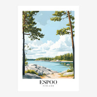 Affiche de voyage illustrant un lac finlandais entouré de pins et de rochers, avec un ciel bleu nuageux, portant le texte «.
