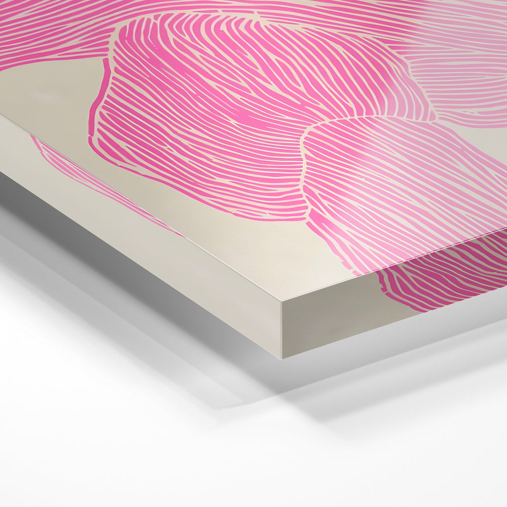 Gros plan de la matière : le tirage sous verre acrylique, tranche transparente visible.