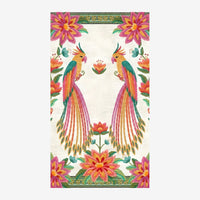 Deux perroquets colorés face à face, entourés de fleurs exotiques roses et orangées, sur un fond beige clair avec des motifs.