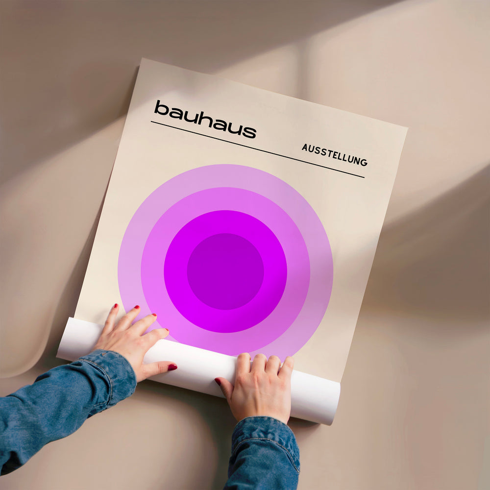 L'impression présentée en poster, sans encadrement, sur un mur neutre.